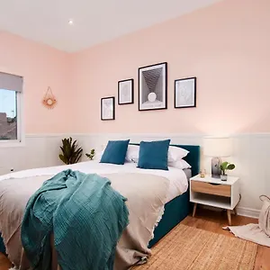  Apartment 2 Bedroom United Kingdom