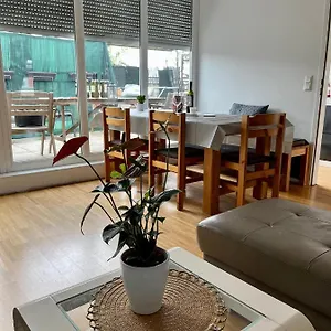 Dachgeschosswohnung Mit Kostenlosem Parkplatz ! Wien