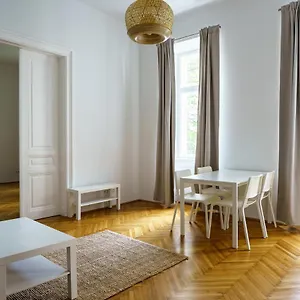 Living - Linke Wienzeile Wien