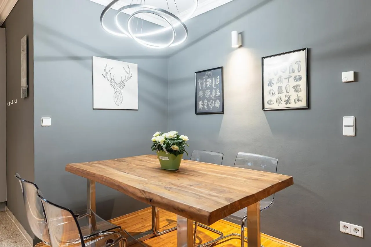 Live Centrally In A Spacious And Modern Apartment In Vienna