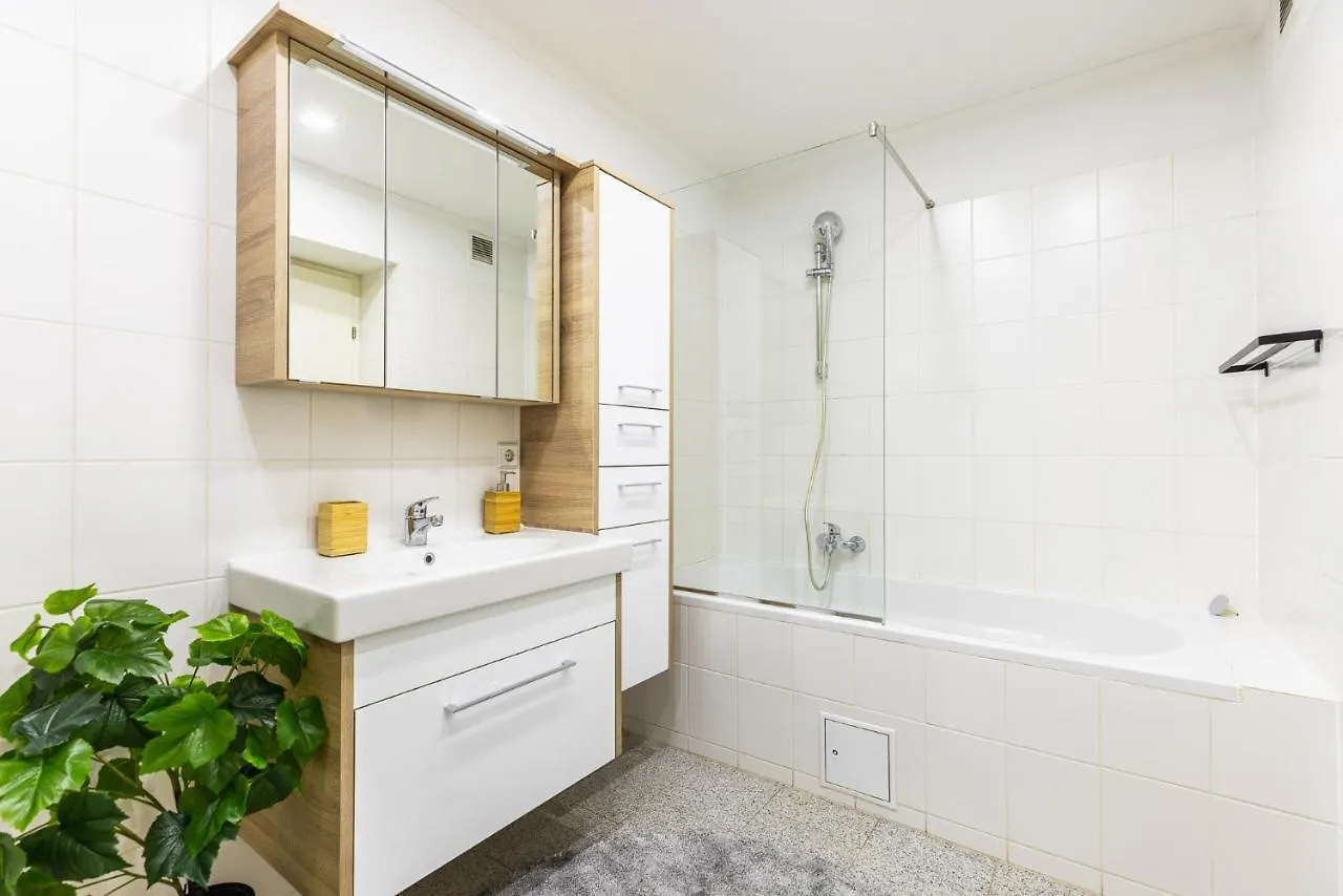 Live Centrally In A Spacious And Modern Apartment In Vienna